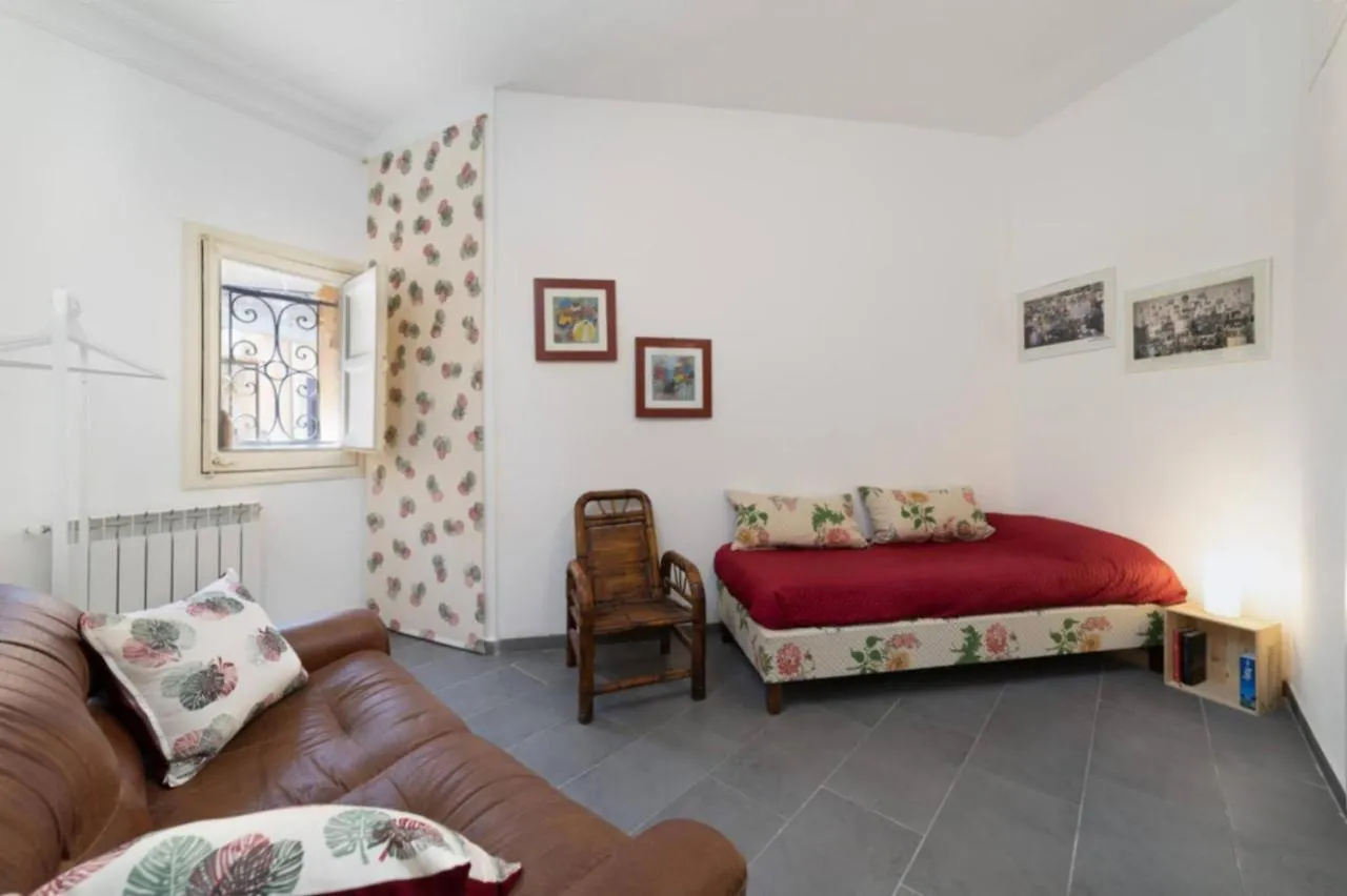 Mojocohouse Hotel Palermo 2*,  Italy